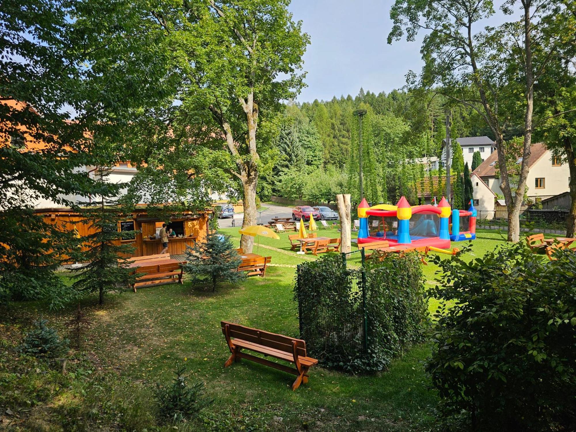 Balónový hotel a pivovar Radešín Radesin Exterior foto